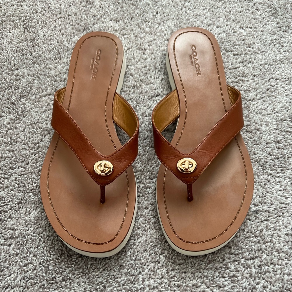 COACH Shelly Brown Leather Turnlock Flip Flops/Sandals  Size 6.5